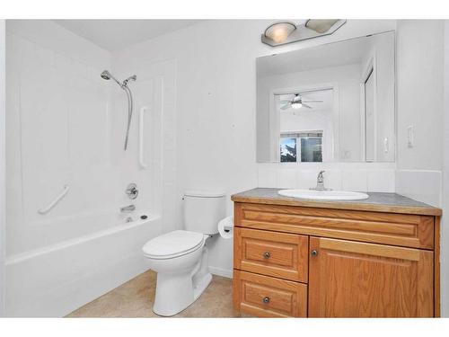 324-5300 48 Street, Red Deer, AB - Indoor Photo Showing Bathroom