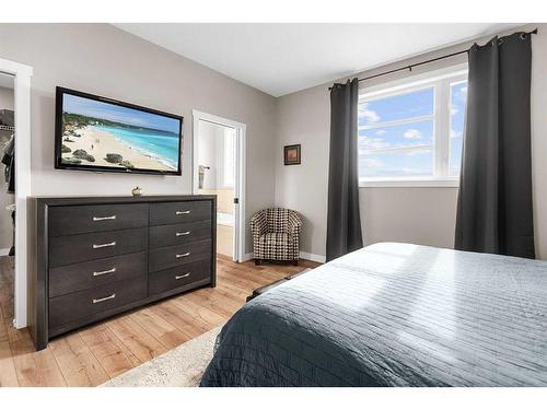 18 Metcalf Way, Lacombe, AB - Indoor Photo Showing Bedroom