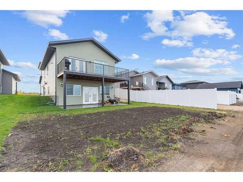 18 Metcalf Way, Lacombe, AB - Outdoor