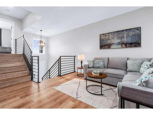 18 Metcalf Way, Lacombe, AB - Indoor Photo Showing Living Room