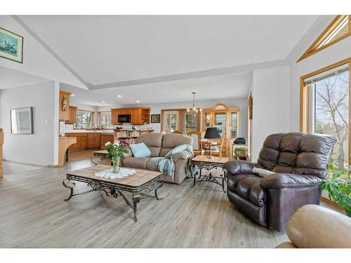 4-27111 Highway 597, Rural Lacombe County, AB - Indoor Photo Showing Living Room