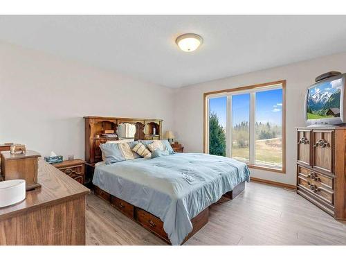 4-27111 Highway 597, Rural Lacombe County, AB - Indoor Photo Showing Bedroom