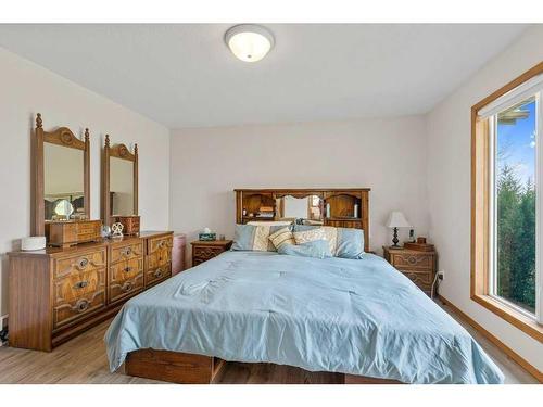 4-27111 Highway 597, Rural Lacombe County, AB - Indoor Photo Showing Bedroom