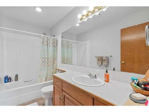 4-27111 Highway 597, Rural Lacombe County, AB - Indoor Photo Showing Bathroom