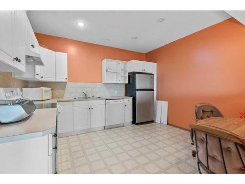 4-27111 Highway 597, Rural Lacombe County, AB - Indoor Photo Showing Kitchen With Double Sink