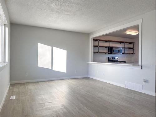 5204 51St Avenue, Alix, AB - Indoor Photo Showing Other Room