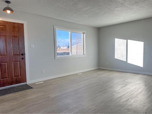 5204 51St Avenue, Alix, AB - Indoor Photo Showing Other Room