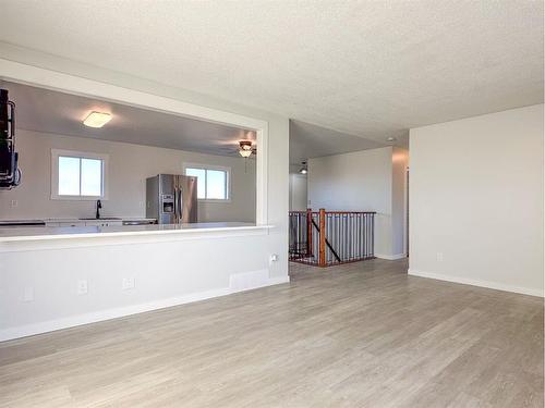 5204 51St Avenue, Alix, AB - Indoor