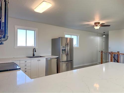 5204 51St Avenue, Alix, AB - Indoor Photo Showing Kitchen