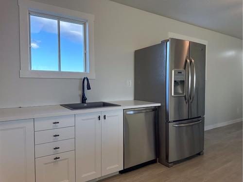 5204 51St Avenue, Alix, AB - Indoor Photo Showing Kitchen