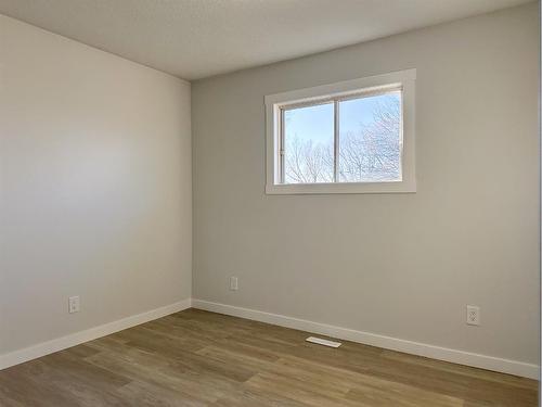 5204 51St Avenue, Alix, AB - Indoor Photo Showing Other Room