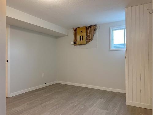 5204 51St Avenue, Alix, AB - Indoor Photo Showing Other Room