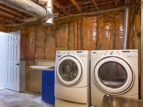 5204 51St Avenue, Alix, AB - Indoor Photo Showing Laundry Room