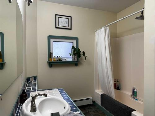 5050 56 Street, Lacombe, AB - Indoor Photo Showing Bathroom