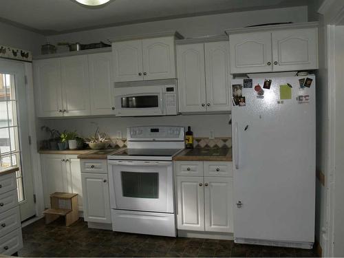 5050 56 Street, Lacombe, AB - Indoor Photo Showing Kitchen