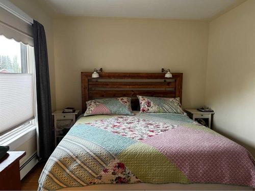 5050 56 Street, Lacombe, AB - Indoor Photo Showing Bedroom