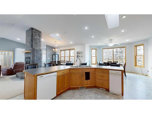 38135 Rr 20-1, Rural Stettler No. 6, County Of, AB - Indoor Photo Showing Kitchen With Double Sink