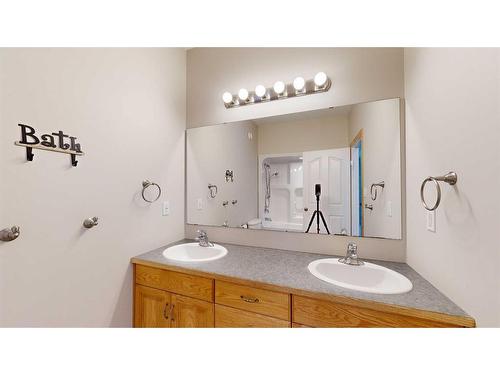 38135 Rr 20-1, Rural Stettler No. 6, County Of, AB - Indoor Photo Showing Bathroom