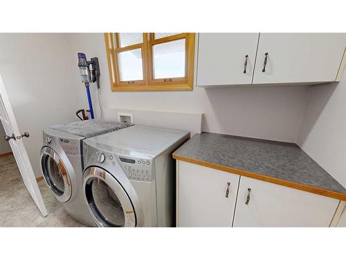 38135 Rr 20-1, Rural Stettler No. 6, County Of, AB - Indoor Photo Showing Laundry Room