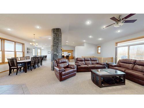 38135 Rr 20-1, Rural Stettler No. 6, County Of, AB - Indoor Photo Showing Living Room