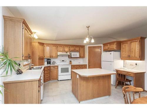 72 Hathaway Lane, Lacombe, AB - Indoor Photo Showing Kitchen With Double Sink