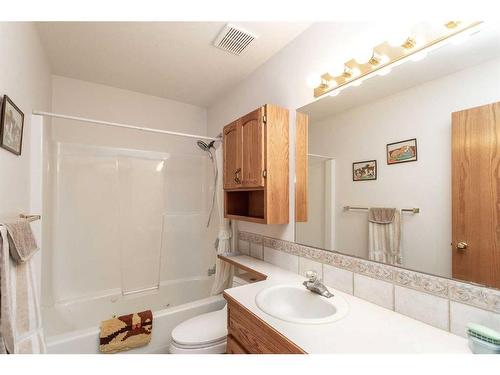 72 Hathaway Lane, Lacombe, AB - Indoor Photo Showing Bathroom