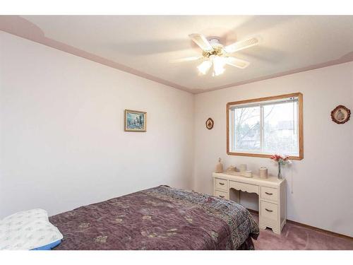 72 Hathaway Lane, Lacombe, AB - Indoor Photo Showing Bedroom