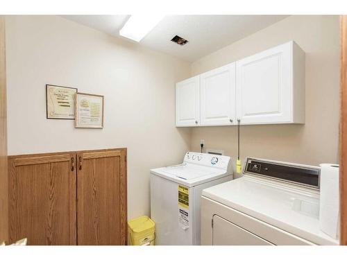 72 Hathaway Lane, Lacombe, AB - Indoor Photo Showing Laundry Room