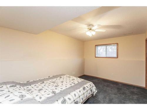 72 Hathaway Lane, Lacombe, AB - Indoor Photo Showing Bedroom