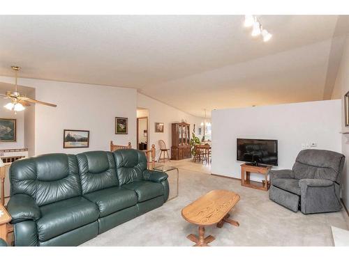 72 Hathaway Lane, Lacombe, AB - Indoor Photo Showing Living Room