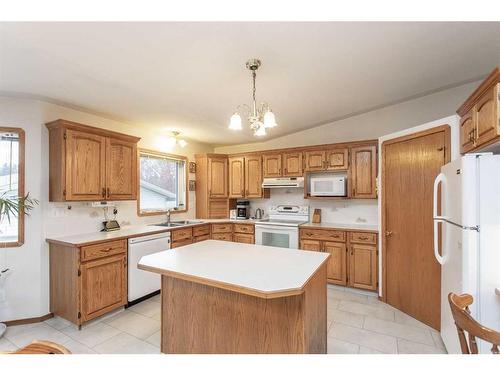 72 Hathaway Lane, Lacombe, AB - Indoor Photo Showing Kitchen With Double Sink