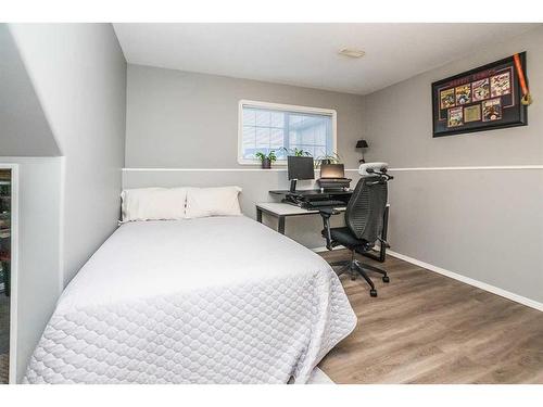 16 Duval Close, Red Deer, AB - Indoor Photo Showing Bedroom