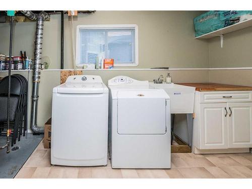 16 Duval Close, Red Deer, AB - Indoor Photo Showing Laundry Room