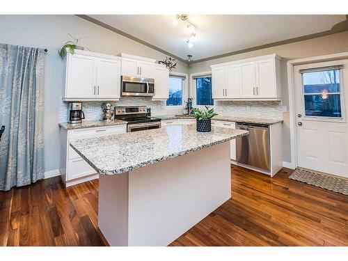 16 Duval Close, Red Deer, AB - Indoor Photo Showing Kitchen With Stainless Steel Kitchen With Upgraded Kitchen