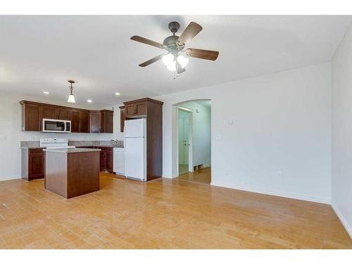 2-5511 54 Street, Ponoka, AB - Indoor Photo Showing Kitchen