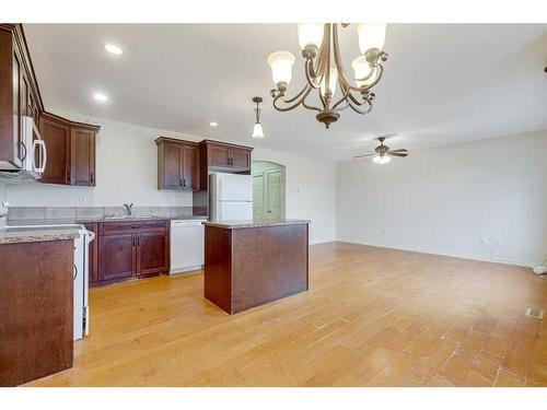 2-5511 54 Street, Ponoka, AB - Indoor Photo Showing Kitchen