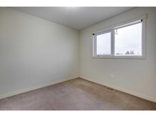 2-5511 54 Street, Ponoka, AB - Indoor Photo Showing Other Room