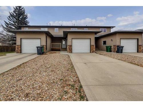 2-5511 54 Street, Ponoka, AB - Outdoor With Facade