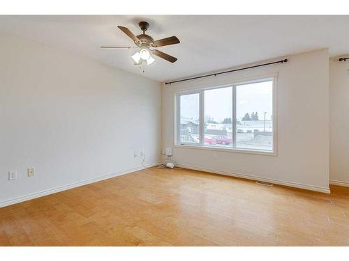 2-5511 54 Street, Ponoka, AB - Indoor Photo Showing Other Room