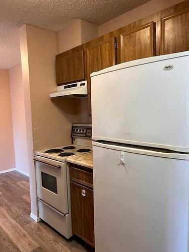 205-49 Bennett Street, Red Deer, AB - Indoor Photo Showing Kitchen