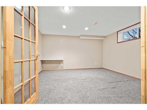 89 Lakeway Boulevard, Sylvan Lake, AB - Indoor Photo Showing Basement