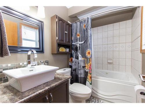 36 Kirby Street, Red Deer, AB - Indoor Photo Showing Bathroom