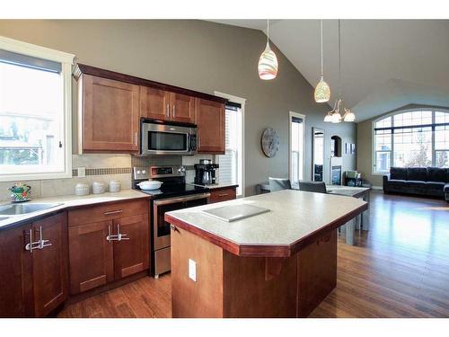 7123 Henner'S Road, Lacombe, AB - Indoor Photo Showing Kitchen