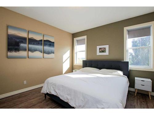 7123 Henner'S Road, Lacombe, AB - Indoor Photo Showing Bedroom