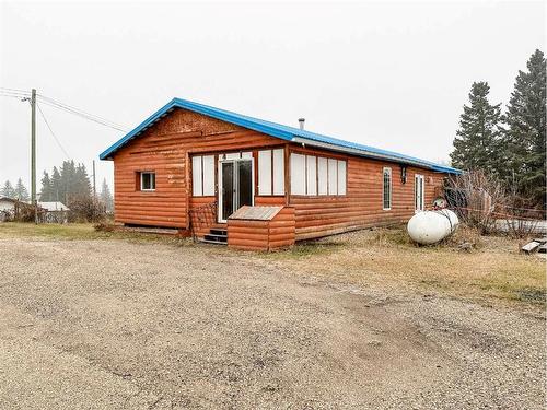 8 Deverber Street, Nevis, AB 