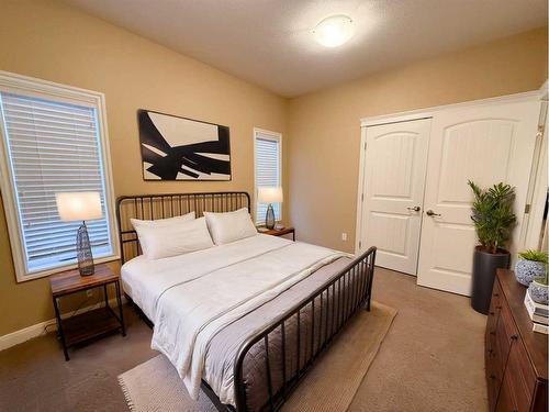 #2-5117 54 Avenue, Ponoka, AB - Indoor Photo Showing Bedroom