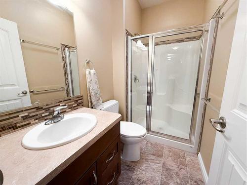 #2-5117 54 Avenue, Ponoka, AB - Indoor Photo Showing Bathroom