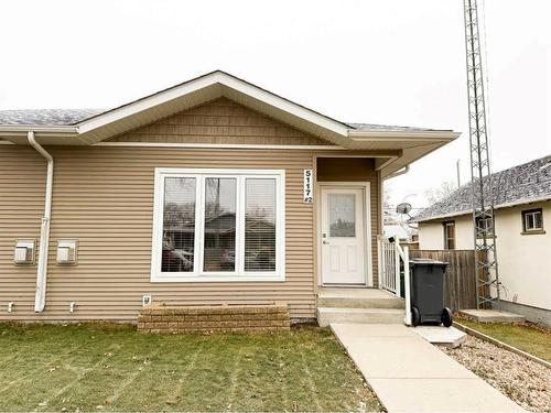 #2-5117 54 Avenue, Ponoka, AB - Outdoor