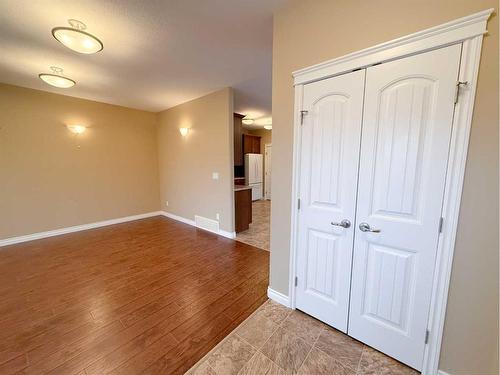 #2-5117 54 Avenue, Ponoka, AB - Indoor Photo Showing Other Room