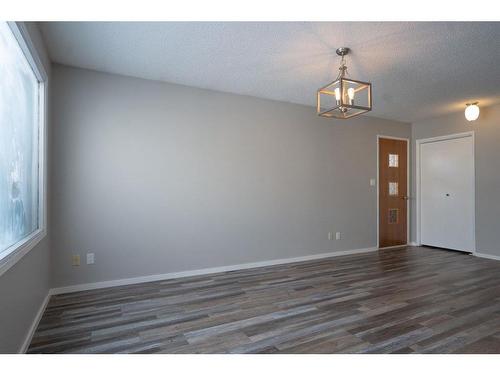 6103 50A, Stettler, AB - Indoor Photo Showing Other Room